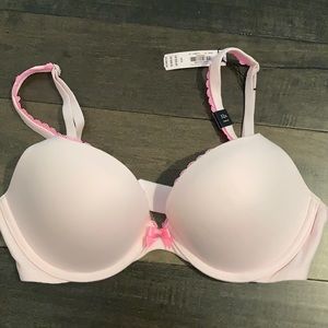 NWT Victoria’s Secret Push Up Bra 32D